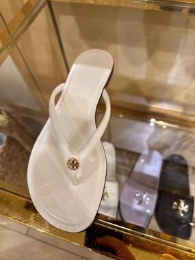 Women’s Chelsea flip flop White Thong Sandal with Gold Accent